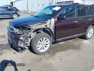 2013 Toyota Highlander Limited with VIN JTEDC3EH1D2011037, listed as a IAAI auction lot 42384576 with 334,621 mi miles and . Bid and sale history available at DreamBid. Image 6.