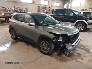2022 Kia Seltos S z VIN KNDEUCAA0N7260237, wystawiony jako IAAI lot #42278728 z przebiegiem 75 505 mil mil oraz . Historia ofert i sprzedaży dostępna na DreamBid. Obrazek 1.