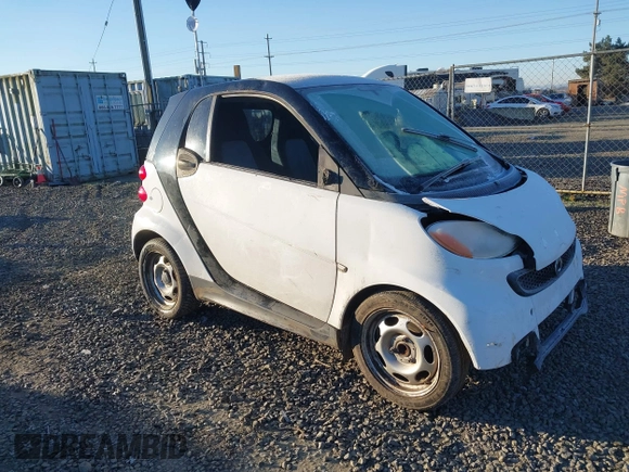 2013 Smart fortwo Pure z VIN WMEEJ3BA5DK703700, wystawiony jako IAAI lot #41431239 z przebiegiem 84 733 mil mil oraz . Historia ofert i sprzedaży dostępna na DreamBid. Obrazek 1.