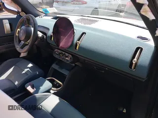 2025 MINI Countryman z VIN WMZ23GA02S7P85607, wystawiony jako IAAI lot #41982065 z przebiegiem 5269 mil mil oraz . Historia ofert i sprzedaży dostępna na DreamBid. Obrazek 5.