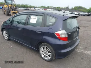 2009 Honda Fit Sport z VIN JHMGE87679S043551, wystawiony jako IAAI lot #42353546 z przebiegiem 156 143 mil mil oraz . Historia ofert i sprzedaży dostępna na DreamBid. Obrazek 3.