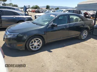 2010 Ford Fusion SE z VIN 3FAHP0HA0AR328778, wystawiony jako Copart lot #64830435 z przebiegiem 144 483 mil mil oraz Szkoda całkowita • Salvage title. Historia ofert i sprzedaży dostępna na DreamBid. Obrazek 1.