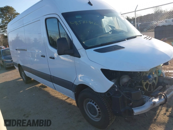 2020 Mercedes-Benz Sprinter Cargo with VIN W1W4ECHY6LT036958, listed as a IAAI auction lot 41502902 with 196,218 mi miles. Bid and sale history available at carsss.com. Image 1.