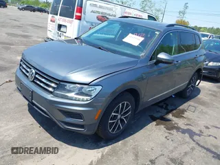 2021 Volkswagen Tiguan SE z VIN 3VV3B7AX7MM113248, wystawiony jako IAAI lot #42025906 z przebiegiem 92 442 mil mil oraz . Historia ofert i sprzedaży dostępna na DreamBid. Obrazek 2.