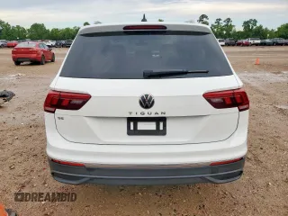 2024 Volkswagen Tiguan SE z VIN 3VV3B7AX0RM188817, wystawiony jako Copart lot #58040225 z przebiegiem 6 299 mil mil oraz Szkoda całkowita • Salvage title. Historia ofert i sprzedaży dostępna na DreamBid. Obrazek 6.