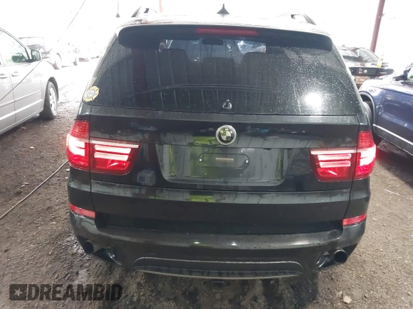 2011 BMW X5 35d z VIN 5UXZW0C54BL369201, wystawiony jako IAAI lot #42285920 z przebiegiem 158 287 mil mil oraz . Historia ofert i sprzedaży dostępna na DreamBid. Obrazek 17.