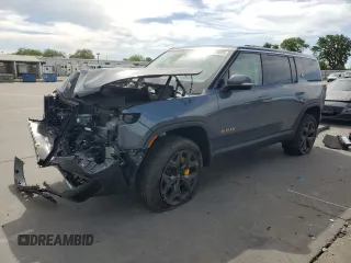 2023 Rivian R1S Adventure z VIN 7PDSGABA5PN010593, wystawiony jako Copart lot #52508835 z przebiegiem 16 962 mil mil oraz Szkody całkowita. Historia ofert i sprzedaży dostępna na DreamBid. Obrazek 1.
