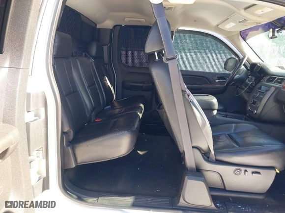 2007 GMC Sierra 1500 SLE1 with VIN 2GTEK19JX71607023, listed as a IAAI auction lot 41636146 with 181,268 mi miles. Bid and sale history available at carsss.com. Image 8.