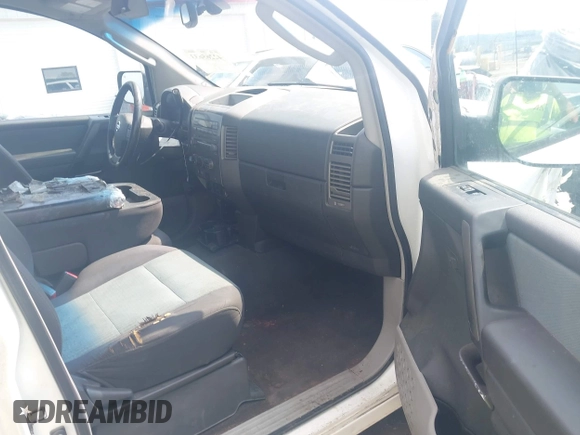 2004 Nissan Titan LE with VIN 1N6AA07B74N581334, listed as a IAAI auction lot 42265633 with 189,892 mi miles and . Bid and sale history available at DreamBid. Image 5.