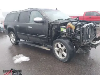 2007 Chevrolet Suburban LTZ with VIN 3GNFK16377G291766, listed as a IAAI auction lot 41200536 with 261,302 mi miles. Bid and sale history available at carsss.com. Image 1.