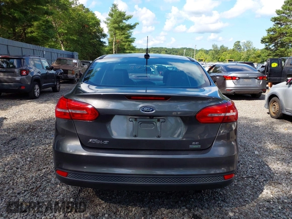 2018 Ford Focus SE z VIN 1FADP3FE0JL284107, wystawiony jako IAAI lot #42815845 z przebiegiem 110 155 mil mil oraz . Historia ofert i sprzedaży dostępna na DreamBid. Obrazek 16.