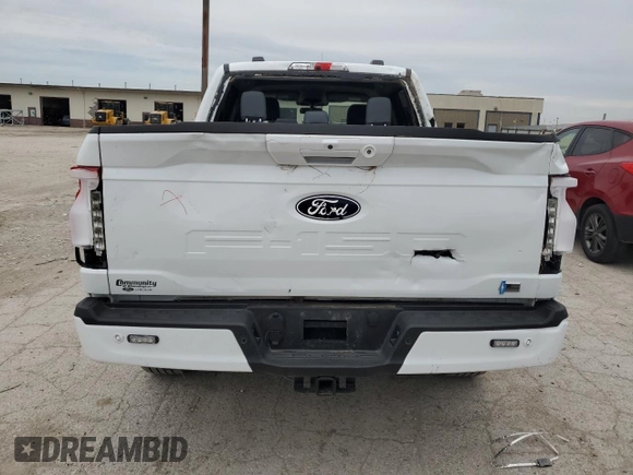 2024 Ford F-150 Lightning Flash z VIN 1FT6W3L77RWG28974, wystawiony jako Copart lot #60819395 z przebiegiem 7 025 mil mil oraz Szkoda całkowita • Salvage title. Historia ofert i sprzedaży dostępna na DreamBid. Obrazek 6.