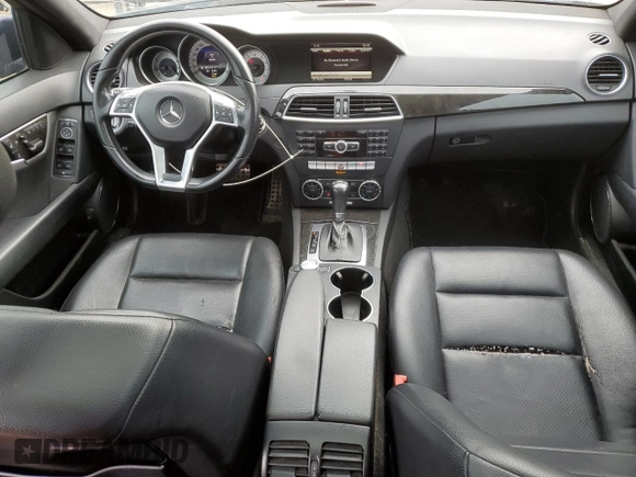 2013 Mercedes-Benz C 350 z VIN WDDGF8JB5DA751323, wystawiony jako Copart lot #65987165 z przebiegiem 168 291 mil mil oraz Czysty tytuł • Clean title. Historia ofert i sprzedaży dostępna na DreamBid. Obrazek 8.