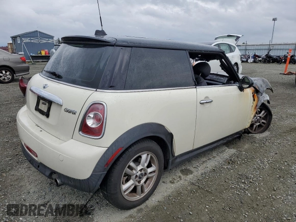 2013 MINI Cooper Hardtop with VIN WMWSU3C50DT690601, listed as a Copart auction lot 48010965 with 0 mi miles and Non Repairable. Bid and sale history available at carsss.com. Image 3.