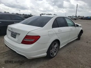 2013 Mercedes-Benz C 250 Sport с VIN WDDGF4HBXDR282357, выставлен на аукционе Copart как лот 61191975 с пробегом 73 832 миль миль и На запчасти • Non repairable. История ставок и продаж доступна на DreamBid. Изображение 3.