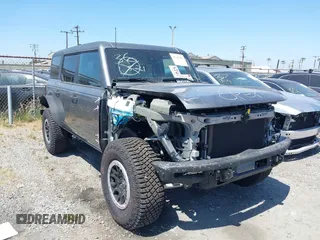 2024 Ford Bronco Badlands z VIN 1FMEE9BP9RLB31294, wystawiony jako IAAI lot #42115923 z przebiegiem 1675 mil mil oraz . Historia ofert i sprzedaży dostępna na DreamBid. Obrazek 1.
