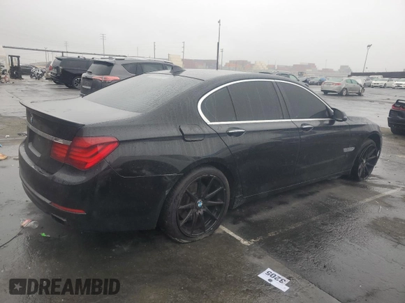 2015 BMW 7 Series 740i with VIN WBAYA6C5XFD826718, listed as a Copart auction lot 86762994 with 181,475 mi miles and Clean title. Bid and sale history available at DreamBid. Image 3.