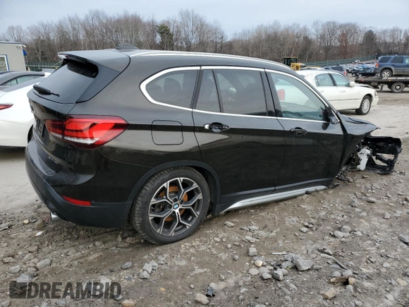 2020 BMW X1 xDrive28i with VIN WBXJG9C05L5P53985, listed as a Copart auction lot 40210323 with 32,411 mi miles. Bid and sale history available at carsss.com. Image 3.