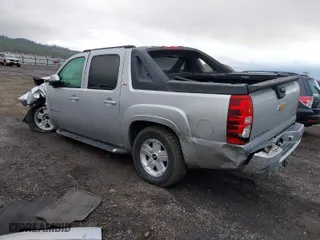 2010 Chevrolet Avalanche LT with VIN 3GNVKFE03AG298995, listed as a IAAI auction lot 40968285 with 125,197 mi miles. Bid and sale history available at carsss.com. Image 3.
