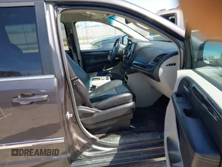 2015 Chrysler Town & Country Touring with VIN 2C4RC1BG9FR538421, listed as a IAAI auction lot 42055002 with 152,804 mi miles. Bid and sale history available at carsss.com. Image 5.