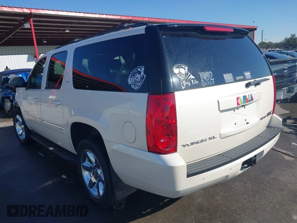2013 GMC Yukon XL SLT with VIN 1GKS1KE07DR362570, listed as a IAAI auction lot 41500425 with 89,352 mi miles. Bid and sale history available at carsss.com. Image 3.