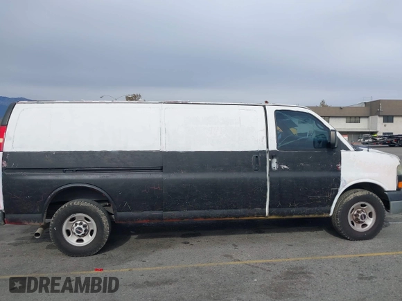 2006 GMC Savana Cargo Van Y3H Paratransit with VIN 1GTHG39U061213703, listed as a IAAI auction lot 40958038 with 233,889 mi miles. Bid and sale history available at carsss.com. Image 13.