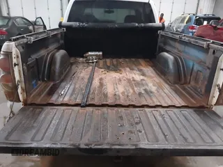 2000 GMC Sierra 2500 SLE z VIN 1GTGK29U5YZ195420, wystawiony jako IAAI lot #41440301 z przebiegiem 212 149 mil mil oraz . Historia ofert i sprzedaży dostępna na DreamBid. Obrazek 17.