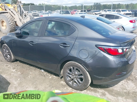 2019 Toyota Yaris L z VIN 3MYDLBYV4KY528641, wystawiony jako IAAI lot #41935993 z przebiegiem 61 940 mil mil oraz . Historia ofert i sprzedaży dostępna na DreamBid. Obrazek 3.