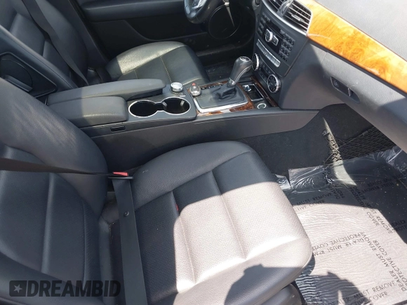 2013 Mercedes-Benz C 300 Sport with VIN WDDGF8AB3DR247015, listed as a IAAI auction lot 42292350 with 118,370 mi miles and . Bid and sale history available at DreamBid. Image 5.