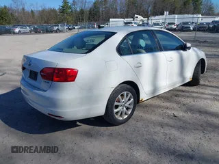 2013 Volkswagen Jetta Sedan SE with VIN 3VWDP7AJ7DM428578, listed as a IAAI auction lot 42068090 with 198,154 mi miles. Bid and sale history available at carsss.com. Image 4.