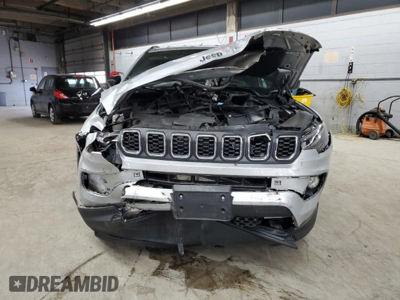 2024 Jeep Compass Latitude with VIN 3C4NJDBN9RT137912, listed as a Copart auction lot 52561465 with 14,290 mi miles and Salvage title. Bid and sale history available at DreamBid. Image 5.