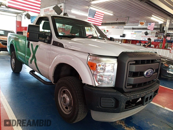 2011 Ford F-250 XL z VIN 1FTBF2B61BEC37445, wystawiony jako IAAI lot #42624921 z przebiegiem 124 106 mil mil oraz . Historia ofert i sprzedaży dostępna na DreamBid. Obrazek 18.