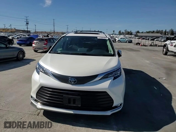 2021 Toyota Sienna XLE with VIN 5TDYRKEC2MS027386, listed as a Copart auction lot 47800305 with 56,000 mi miles and Salvage Title. Bid and sale history available at DreamBid. Image 12.