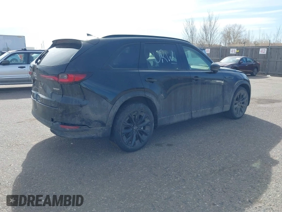 2025 Mazda CX-90 Premium Sport z VIN JM3KKCHD1S1221462, wystawiony jako IAAI lot #41765034 z przebiegiem Nie podano mil oraz . Historia ofert i sprzedaży dostępna na DreamBid. Obrazek 4.