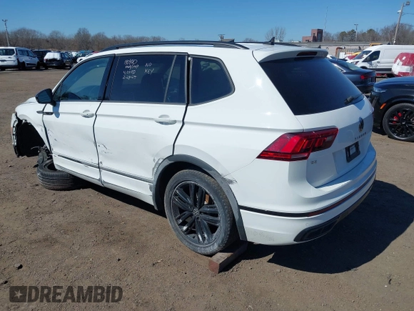 2022 Volkswagen Tiguan SE R-Line Black z VIN 3VV8B7AX4NM027208, wystawiony jako IAAI lot #41729385 z przebiegiem 51 274 mil mil oraz . Historia ofert i sprzedaży dostępna na DreamBid. Obrazek 3.