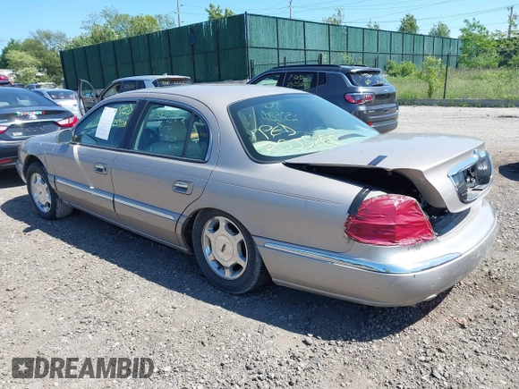 2001 Lincoln Continental z VIN 1LNHM97V31Y638576, wystawiony jako IAAI lot #42305531 z przebiegiem Nie podano mil oraz . Historia ofert i sprzedaży dostępna na DreamBid. Obrazek 3.