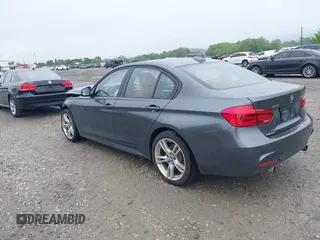 2018 BMW 3 Series 340i xDrive z VIN WBA8B7C52JA576565, wystawiony jako IAAI lot #42187346 z przebiegiem 59 429 mil mil oraz . Historia ofert i sprzedaży dostępna na DreamBid. Obrazek 3.