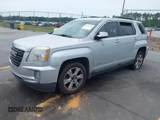 2017 GMC Terrain SLE z VIN 2GKFLNE33H6185704, wystawiony jako IAAI lot #42286447 z przebiegiem 144 174 mil mil oraz . Historia ofert i sprzedaży dostępna na DreamBid. Obrazek 2.