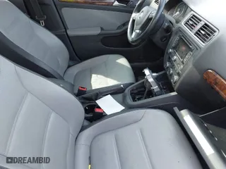 2013 Volkswagen Jetta Sedan Hybrid SE with VIN 3VW637AJ7DM259702, listed as a IAAI auction lot 41799247 with 999,999 mi miles. Bid and sale history available at carsss.com. Image 5.