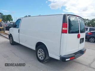 2013 Chevrolet Express Cargo z VIN 1GCSGAFX1D1178983, wystawiony jako IAAI lot #42161794 z przebiegiem 203 985 mil mil oraz . Historia ofert i sprzedaży dostępna na DreamBid. Obrazek 3.