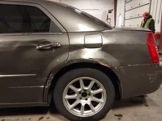 2010 Chrysler 300 Touring with VIN 2C3CA5CV9AH213299, listed as a IAAI auction lot 41754215 with 172,467 mi miles. Bid and sale history available at carsss.com. Image 18.