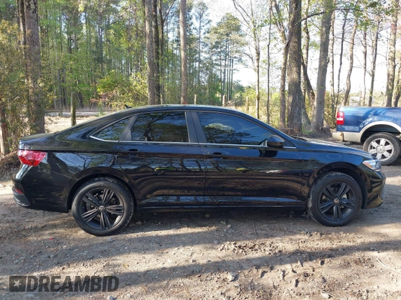 2024 Volkswagen Jetta SE with VIN 3VW7M7BU4RM033506, listed as a IAAI auction lot 41994422 with 15,066 mi miles and . Bid and sale history available at DreamBid. Image 13.