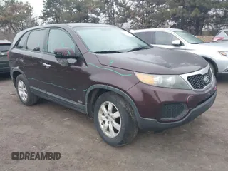 2011 Kia Sorento LX with VIN 5XYKTCA16BG118401, listed as a IAAI auction lot 41578396 with 192,800 mi miles. Bid and sale history available at carsss.com. Image 1.