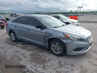 2016 Hyundai Sonata SE z VIN 5NPE24AF9GH363209, wystawiony jako IAAI lot #39158026 z przebiegiem 132 880 mil mil oraz . Historia ofert i sprzedaży dostępna na DreamBid. Obrazek 1.