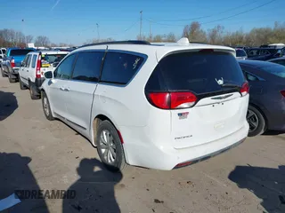 2017 Chrysler Pacifica Touring L with VIN 2C4RC1BG8HR677720, listed as a IAAI auction lot 41976606 with 170,175 mi miles and . Bid and sale history available at DreamBid. Image 3.