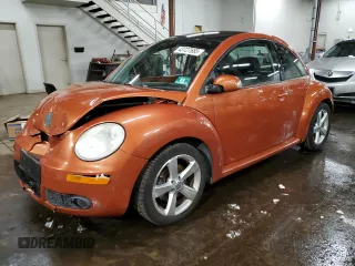 2010 Volkswagen New Beetle Coupe with VIN 3VWPG3AG2AM035688, listed as a Copart auction lot 43727685 with 83,346 mi miles and Salvage Title. Bid and sale history available at carsss.com. Image 1.