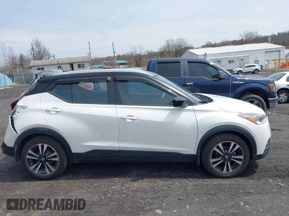 2019 Nissan Kicks SV z VIN 3N1CP5CU1KL496388, wystawiony jako IAAI lot #42032564 z przebiegiem 73 258 mil mil oraz . Historia ofert i sprzedaży dostępna na DreamBid. Obrazek 13.