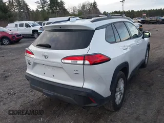 2022 Toyota Corolla Cross LE z VIN 7MUBAABG0NV030759, wystawiony jako IAAI lot #41821277 z przebiegiem 16 044 mil mil oraz . Historia ofert i sprzedaży dostępna na DreamBid. Obrazek 4.