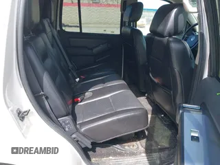 2007 Mercury Mountaineer Premier z VIN 4M2EU48877UJ02100, wystawiony jako IAAI lot #42285440 z przebiegiem 159 470 mil mil oraz . Historia ofert i sprzedaży dostępna na DreamBid. Obrazek 8.