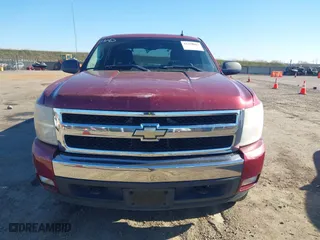 2007 Chevrolet Silverado 1500 LT w/1LT with VIN 2GCEC13C371628738, listed as a IAAI auction lot 41324477 with 204,147 mi miles. Bid and sale history available at carsss.com. Image 6.